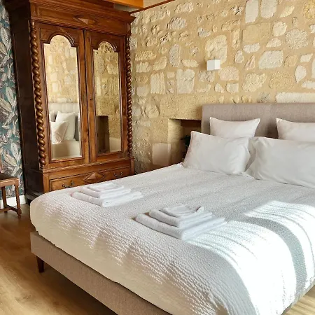לינה וארוחת בוקר La Gomerie D'hotes 3*